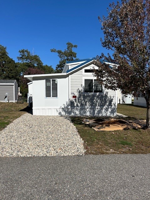 Charming 2 Bedroom, 1 Bath Park Model Home with Florida Room – Wells, Maine